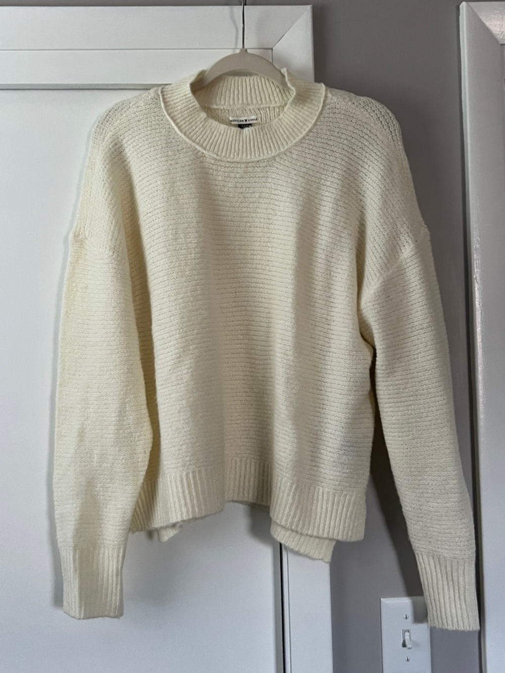 Never Worn - American Eagle Outfitters Cropped Cream Crewneck Pullover Sweater